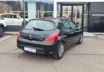 Подержанный автомобиль Peugeot 308 Hatchback 2013 года (5 фото)