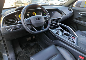 Подержанный автомобиль Geely Tugella 2023 года (11 фото)