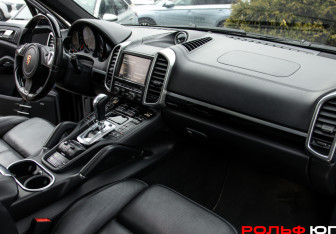 Подержанный автомобиль Porsche Cayenne 2013 года (7 фото)