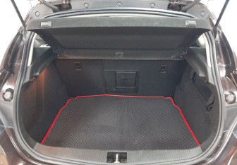 Подержанный автомобиль Opel Astra Hatchback 2013 года (13 фото)