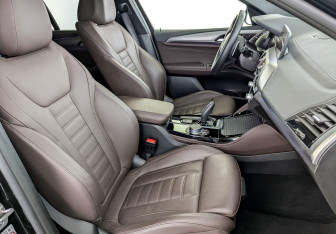 Подержанный автомобиль BMW X4 2021 года (25 фото)