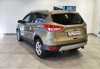 Подержанный автомобиль Ford Kuga 2013 года (7 фото)