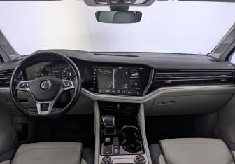 Подержанный автомобиль Volkswagen Touareg 2018 года (14 фото)