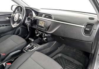 Подержанный автомобиль Kia Rio Hatchback 2021 года (11 фото)