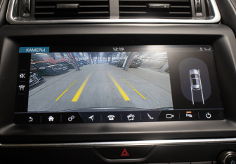 Подержанный автомобиль Jaguar E-Pace 2018 года (19 фото)