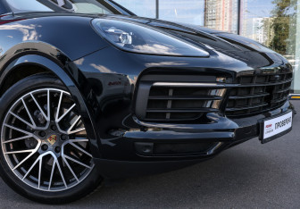 Подержанный автомобиль Porsche Cayenne 2021 года (34 фото)