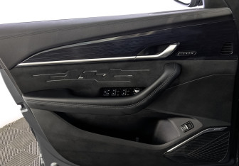 Подержанный автомобиль Geely Monjaro 2024 года (19 фото)