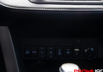 Подержанный автомобиль Toyota RAV4 2019 года (17 фото)
