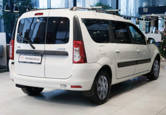 Подержанный автомобиль LADA (ВАЗ) Largus Wagon 2014 года (4 фото)
