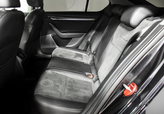 Подержанный автомобиль Skoda Octavia Liftback 2018 года (11 фото)