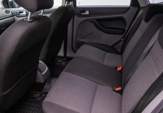 Подержанный автомобиль Ford Focus Hatchback 2010 года (11 фото)