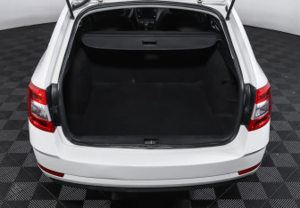 Подержанный автомобиль Skoda Octavia Wagon 2019 года (10 фото)