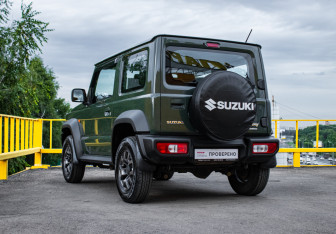Подержанный автомобиль Suzuki Jimny 2021 года (6 фото)