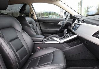 Подержанный автомобиль Geely Atlas 2021 года (11 фото)