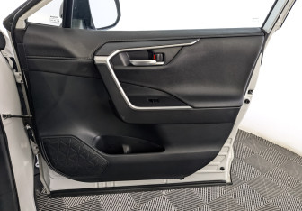 Подержанный автомобиль Toyota RAV4 2020 года (25 фото)