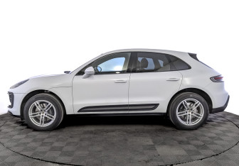 Подержанный автомобиль Porsche Macan 2023 года (8 фото)