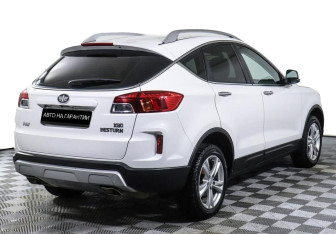 Подержанный автомобиль FAW Besturn X80 2018 года (4 фото)