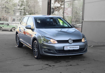 Подержанный автомобиль Volkswagen Golf Hatchback 2014 года (3 фото)