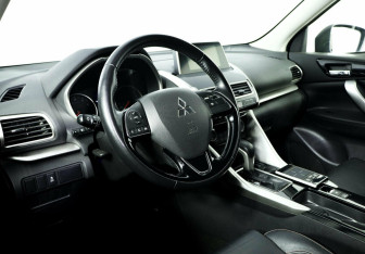 Подержанный автомобиль Mitsubishi Eclipse Cross 2018 года (10 фото)