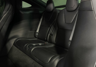 Подержанный автомобиль Tesla Model X 2019 года (16 фото)