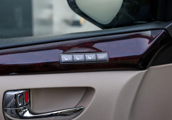 Подержанный автомобиль Lexus LX 2008 года (24 фото)