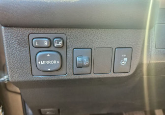 Подержанный автомобиль Toyota RAV4 2017 года (16 фото)