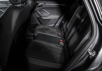 Подержанный автомобиль Audi Q3 2021 года (10 фото)