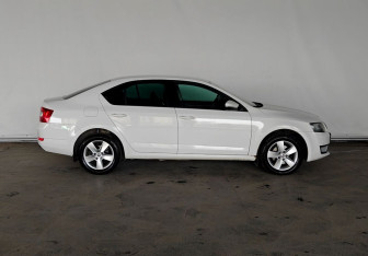 Подержанный автомобиль Skoda Octavia Liftback 2014 года (8 фото)