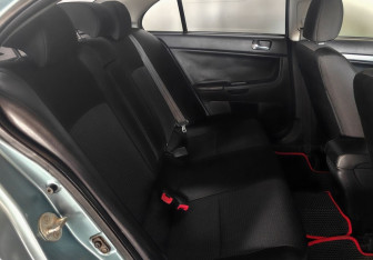Подержанный автомобиль Mitsubishi Lancer Sedan 2008 года (10 фото)