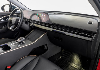 Подержанный автомобиль Omoda C5 2024 года (11 фото)