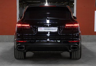 Подержанный автомобиль Porsche Cayenne 2015 года (6 фото)