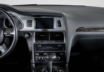 Подержанный автомобиль Audi Q7 2011 года (12 фото)