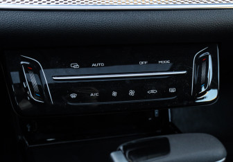 Подержанный автомобиль FAW Bestune B70 2023 года (17 фото)