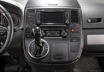 Подержанный автомобиль Volkswagen Multivan 2010 года (18 фото)