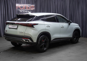 Подержанный автомобиль Omoda C5 2024 года (5 фото)