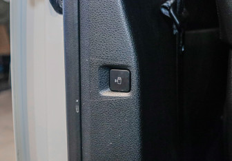 Подержанный автомобиль Peugeot Traveller 2018 года (13 фото)