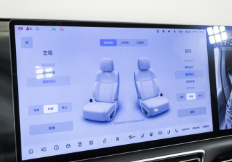 Подержанный автомобиль LiXiang L7 2024 года (16 фото)