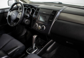 Подержанный автомобиль Nissan Tiida Sedan 2013 года (10 фото)