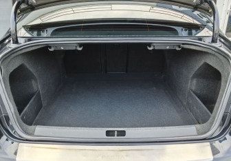 Подержанный автомобиль Volkswagen Passat Sedan 2013 года (10 фото)