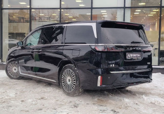 Подержанный автомобиль Voyah Dream 2024 года (6 фото)