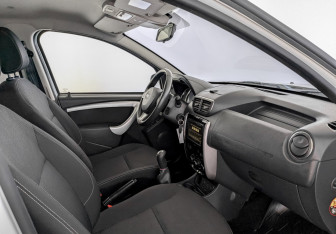 Подержанный автомобиль Nissan Terrano 2021 года (11 фото)