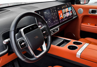 Подержанный автомобиль LiXiang L7 2024 года (15 фото)