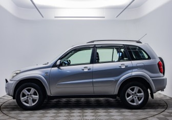 Подержанный автомобиль Toyota RAV4 2005 года (2 фото)