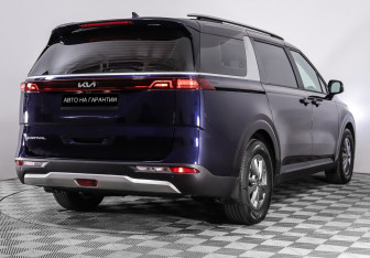 Подержанный автомобиль Kia Carnival 2021 года (3 фото)