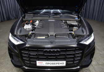 Подержанный автомобиль Audi Q8 2019 года (9 фото)
