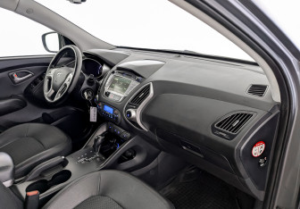 Подержанный автомобиль Hyundai ix35 2013 года (11 фото)