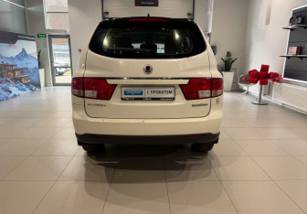 Подержанный автомобиль SsangYong Kyron 2010 года (5 фото)