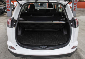 Подержанный автомобиль Toyota RAV4 2016 года (10 фото)