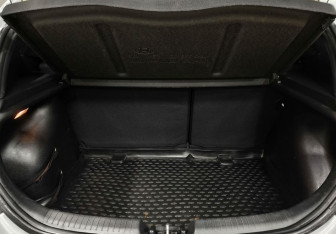 Подержанный автомобиль Hyundai Solaris Hatchback 2011 года (13 фото)