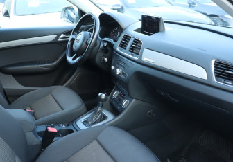 Подержанный автомобиль Audi Q3 2012 года (9 фото)